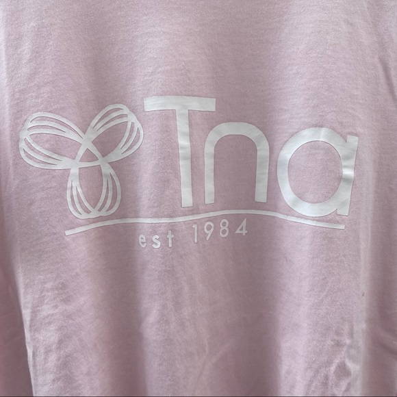 Aritzia TNA pink T shirt - Picture 2 of 3
